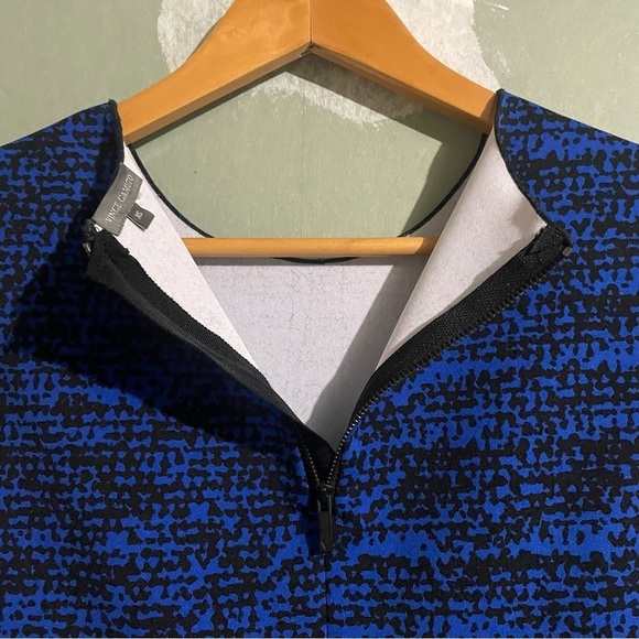 Vince Camuto Geometric Print Short Sleeve Round Neck Tee Shirt Blue Black - Picture 6 of 9